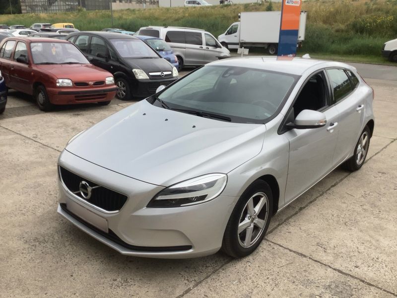 Volvo V40 1.5 Kinetic 2018 – снимка 1