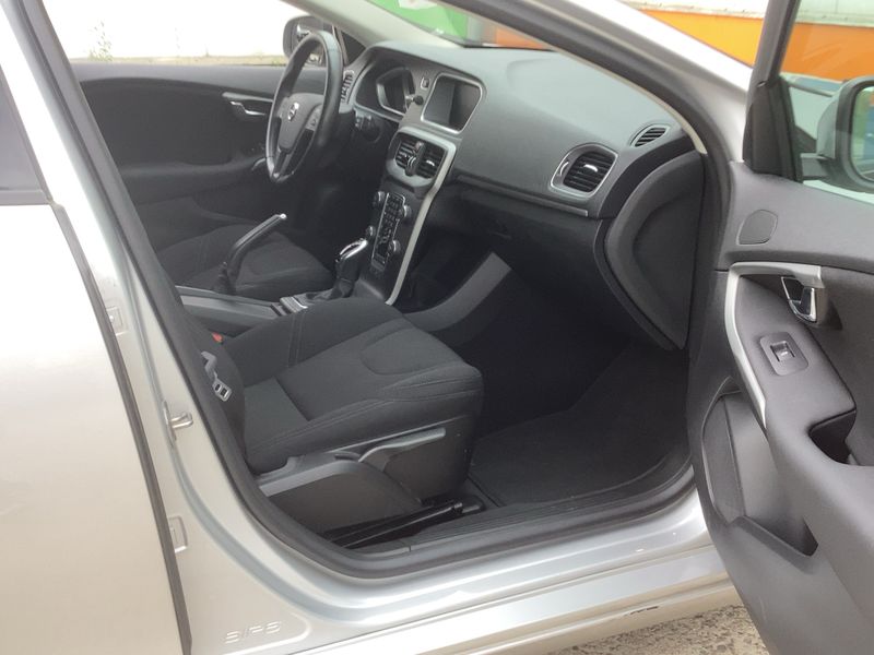 Volvo V40 1.5 Kinetic 2018 – снимка 16