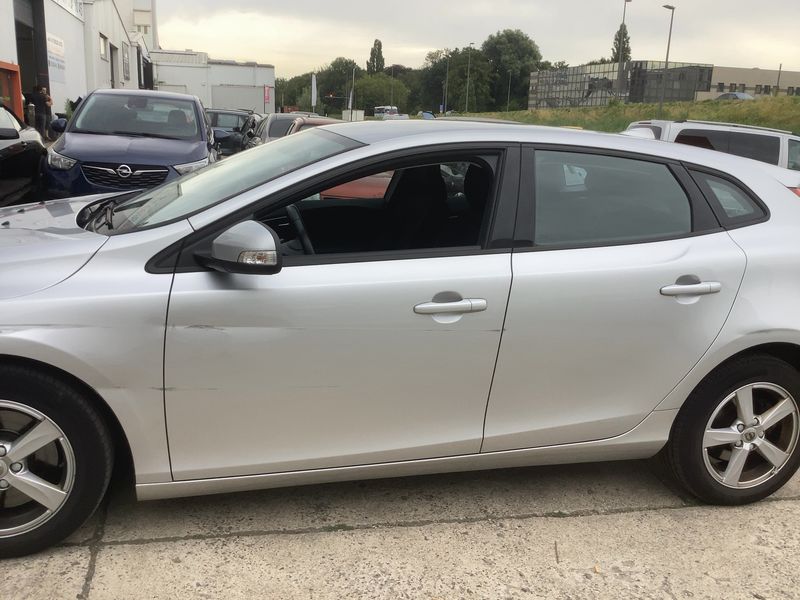Volvo V40 1.5 Kinetic 2018 – снимка 4
