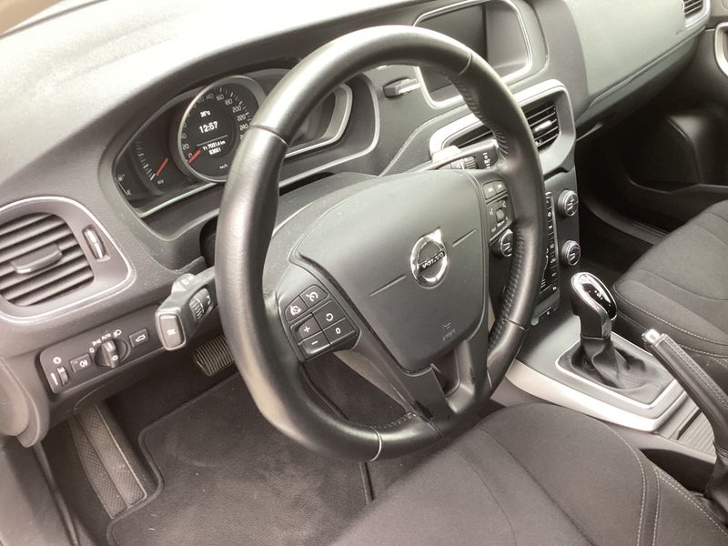 Volvo V40 1.5 Kinetic 2018 – снимка 31
