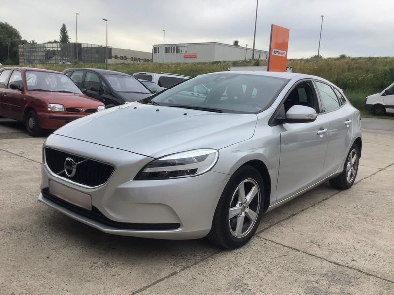 Volvo V40 1.5 Kinetic 2018 – снимка 2
