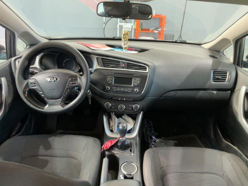 Kia cee'd 1.6 GDI SW Active 2017 – снимка 17