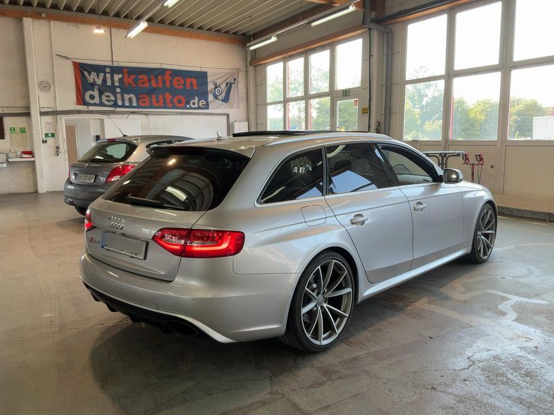 Audi RS 4 4.2 V8 FSI quattro 2013 – снимка 8