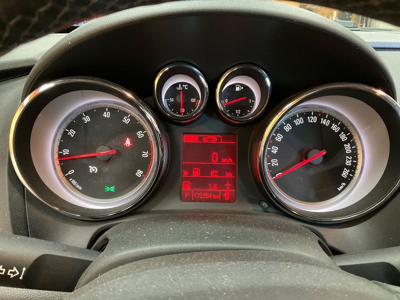 Opel Astra 1.4 Turbo Exklusiv 2015 – снимка 18