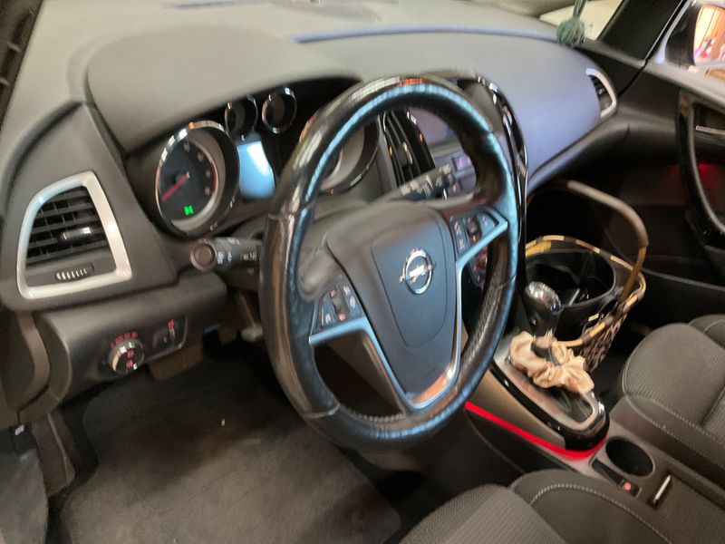 Opel Astra 1.4 Turbo Exklusiv 2015 – снимка 40