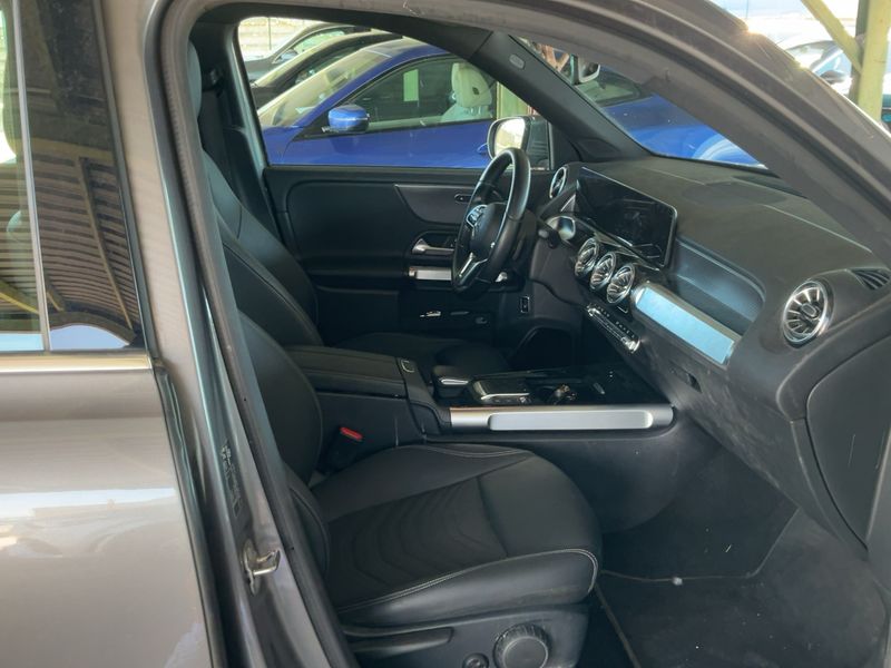 Mercedes-Benz EQB 300 4Matic Progressive 2023 – снимка 16