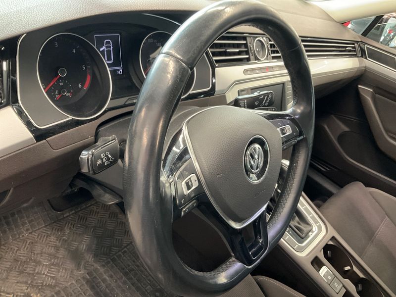 Volkswagen Passat 2.0 TDI Comfortline 4Motion BlueMotion Tech 2015 – снимка 24