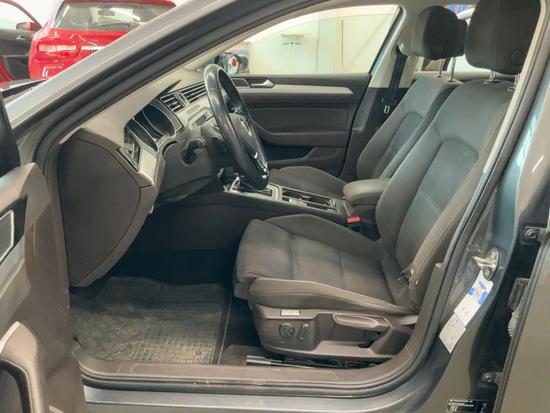 Volkswagen Passat 2.0 TDI Comfortline 4Motion BlueMotion Tech 2015 – снимка 17