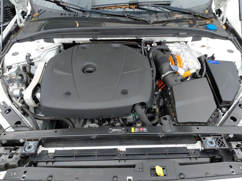 Volvo V60 2.0 T8 Recharge Plug-in Hybrid Ultimate Dark AWD 2022 – снимка 8