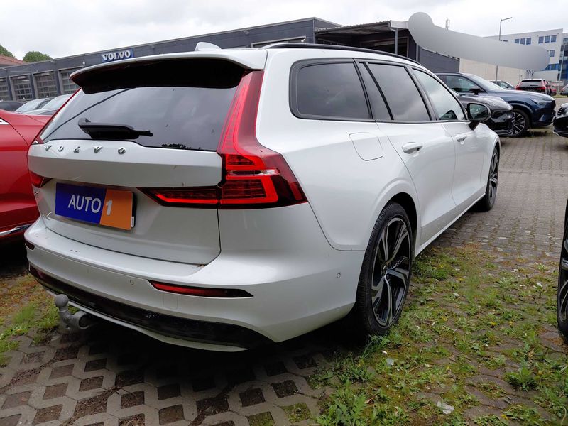 Volvo V60 2.0 T8 Recharge Plug-in Hybrid Ultimate Dark AWD 2022 – снимка 5
