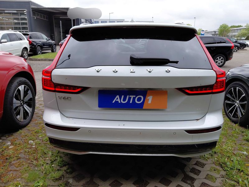 Volvo V60 2.0 T8 Recharge Plug-in Hybrid Ultimate Dark AWD 2022 – снимка 4