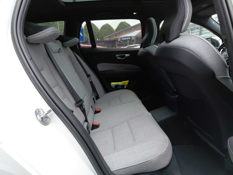 Volvo V60 2.0 T8 Recharge Plug-in Hybrid Ultimate Dark AWD 2022 – снимка 14