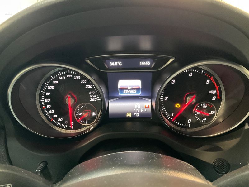Mercedes-Benz GLA-Klasse GLA 200 d Urban 2017 – снимка 18