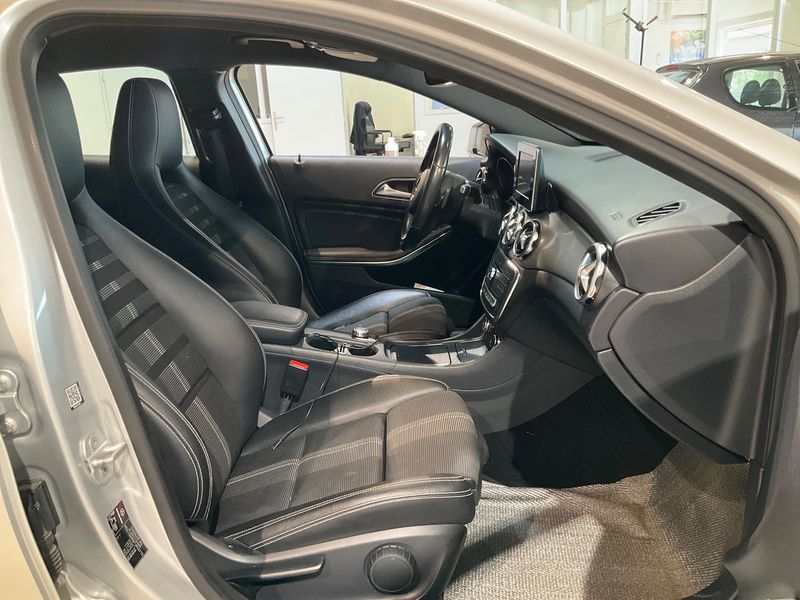 Mercedes-Benz GLA-Klasse GLA 200 d Urban 2017 – снимка 16