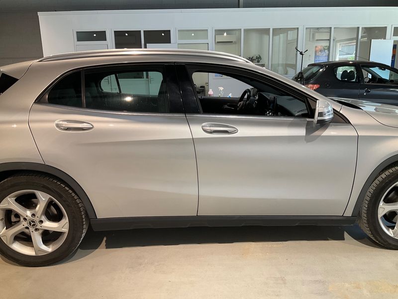 Mercedes-Benz GLA-Klasse GLA 200 d Urban 2017 – снимка 10
