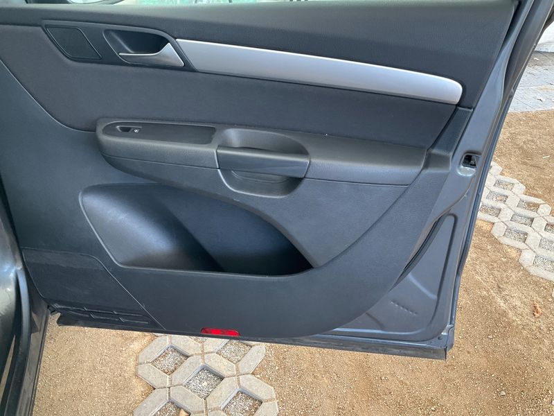 Volkswagen Sharan 2.0 TDI Trendline BlueMotion Tech 2015 – снимка на щета 45