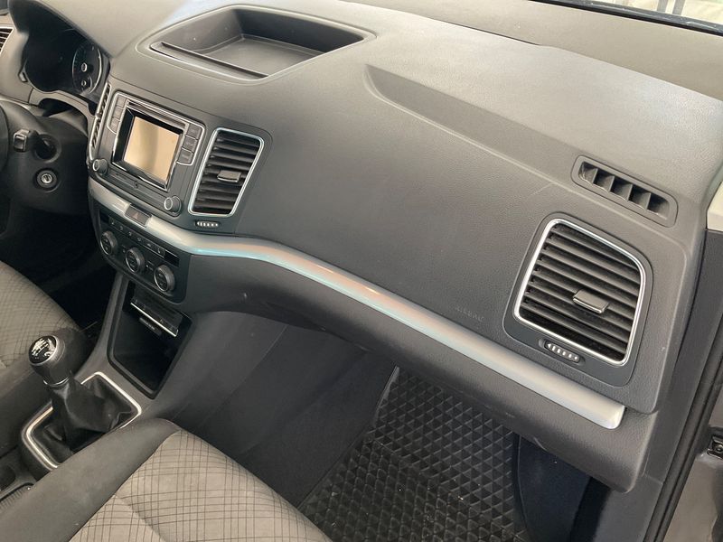Volkswagen Sharan 2.0 TDI Trendline BlueMotion Tech 2015 – снимка на щета 47