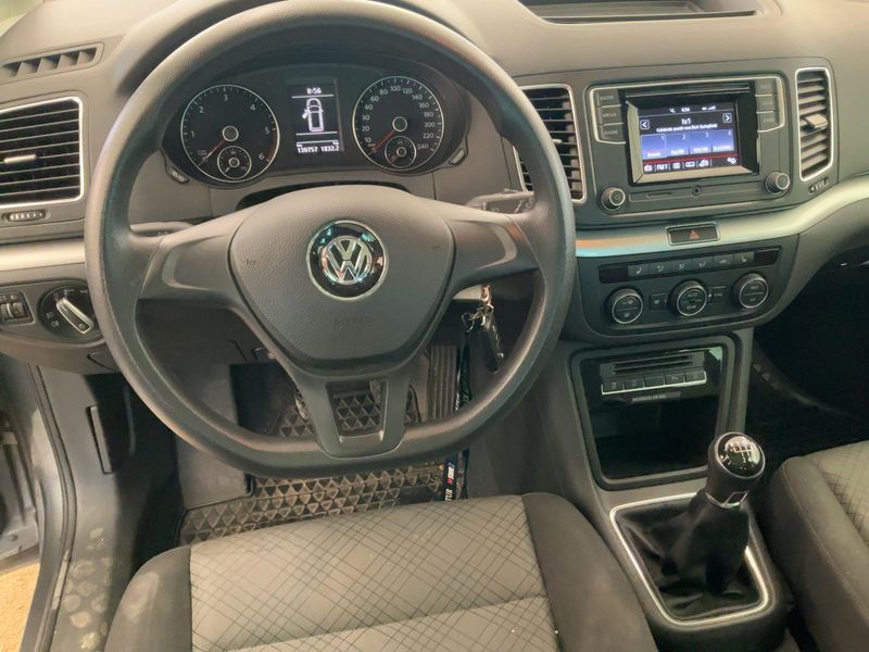 Volkswagen Sharan 2.0 TDI Trendline BlueMotion Tech 2015 – снимка 17