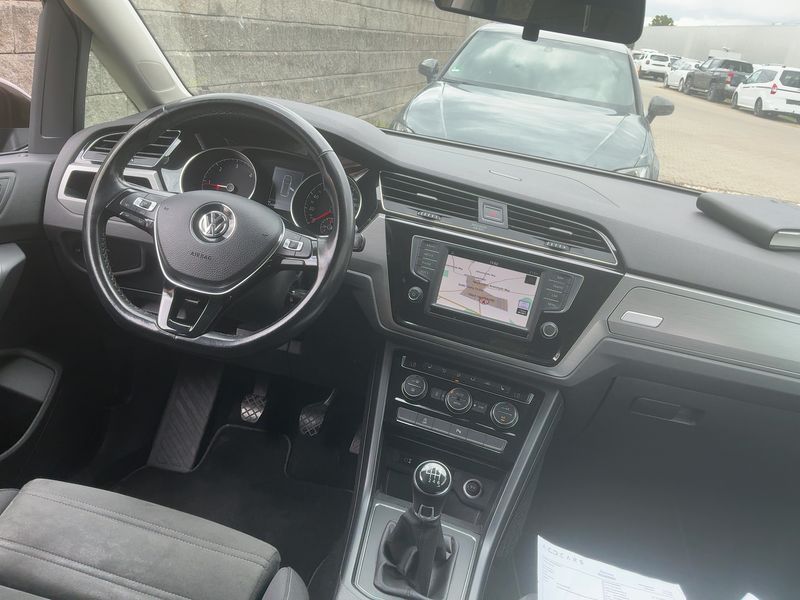 Volkswagen Touran 1.6 TDI Comfortline BlueMotion Tech 2017 – снимка 12