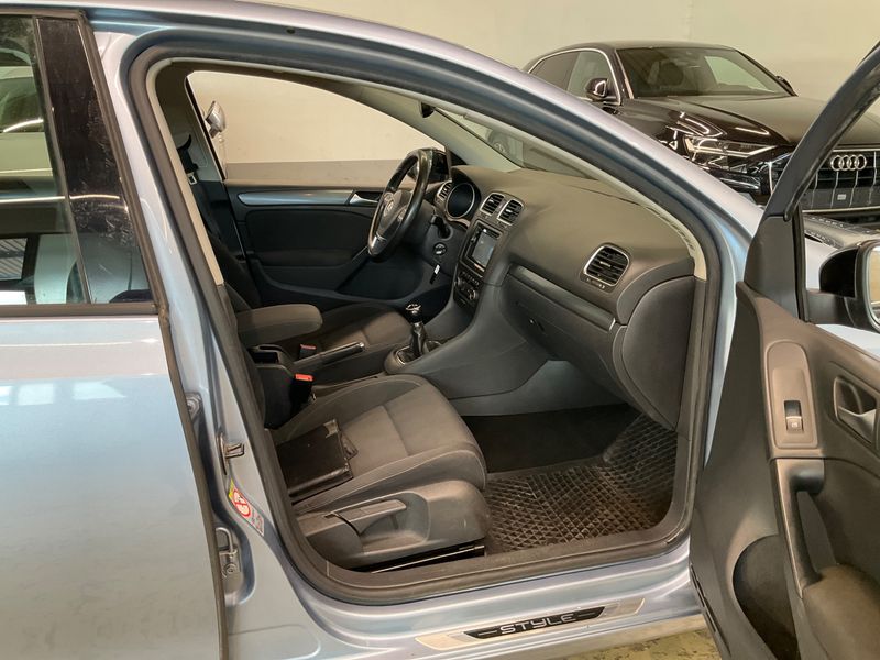 Volkswagen Golf VI 1.6 TDI Style BlueMotion Tech 2011 – снимка 3