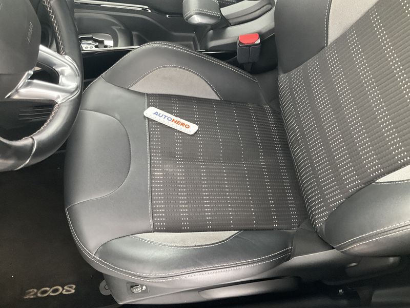 Peugeot 2008 1.2 PureTech Allure 2019 – снимка 37