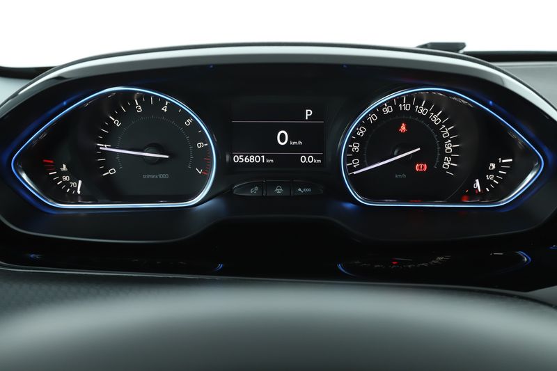Peugeot 2008 1.2 PureTech Allure 2019 – снимка 18