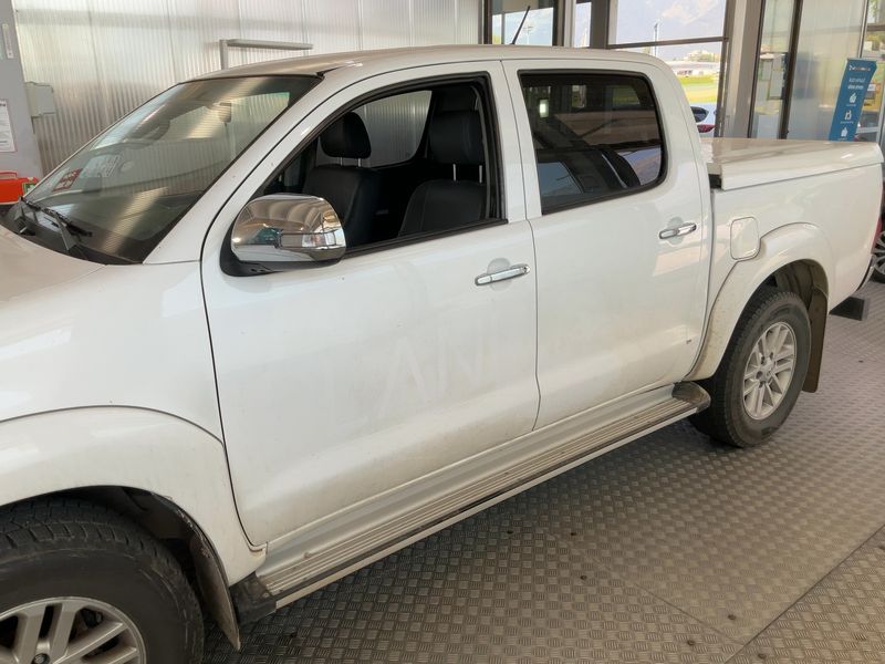 Toyota Hilux 3.0 Turbodiesel Double Cab Life 4x4 2012 – снимка 4