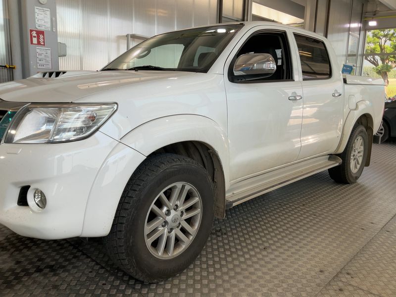 Toyota Hilux 3.0 Turbodiesel Double Cab Life 4x4 2012 – снимка 2
