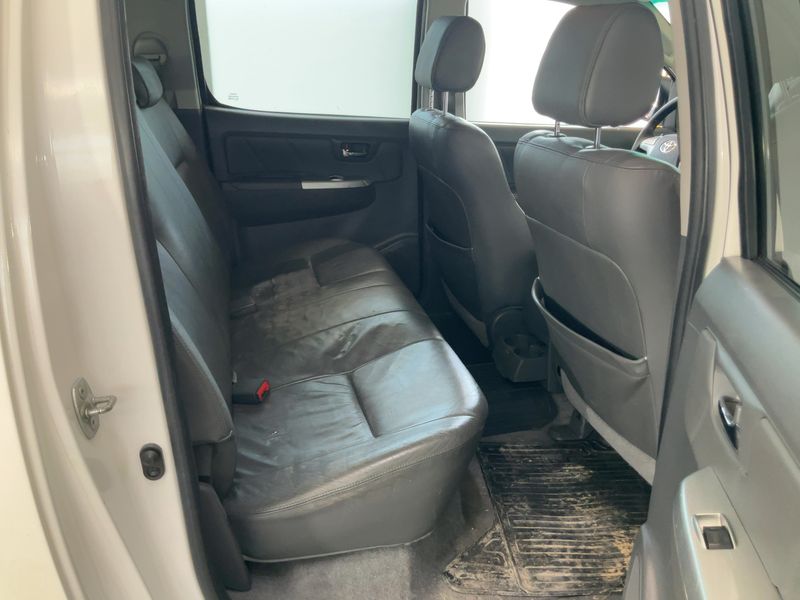 Toyota Hilux 3.0 Turbodiesel Double Cab Life 4x4 2012 – снимка 20