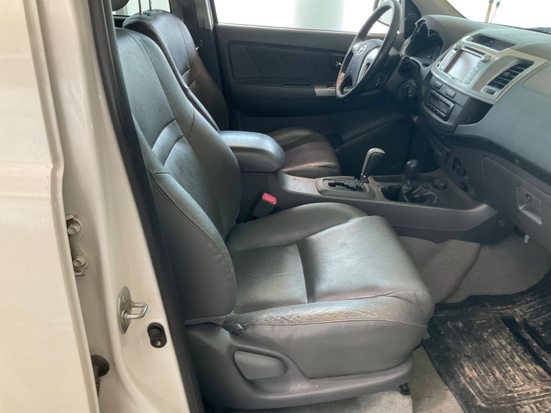 Toyota Hilux 3.0 Turbodiesel Double Cab Life 4x4 2012 – снимка 27