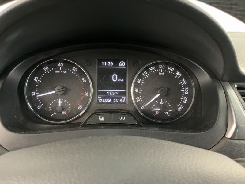 Skoda Rapid Spaceback 1.2 TSI Ambition 2014 – снимка 18