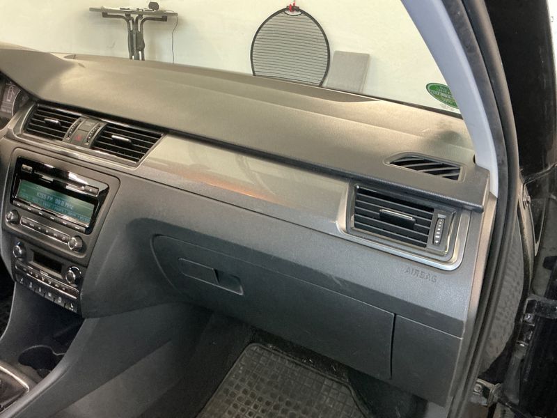 Skoda Rapid Spaceback 1.2 TSI Ambition 2014 – снимка 35