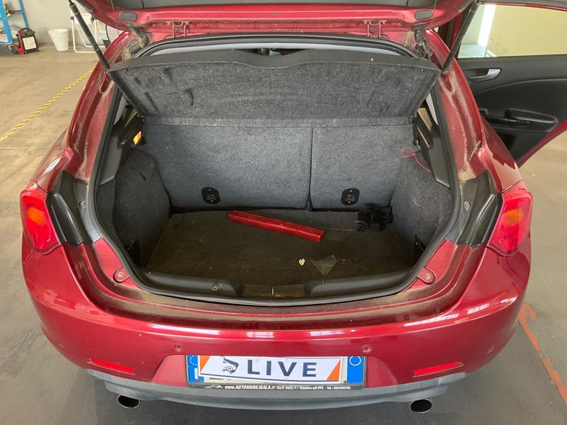Alfa Romeo Giulietta 2.0 JTDM Distinctive 2012 – снимка на щета