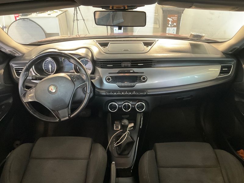 Alfa Romeo Giulietta 2.0 JTDM Distinctive 2012 – снимка на щета