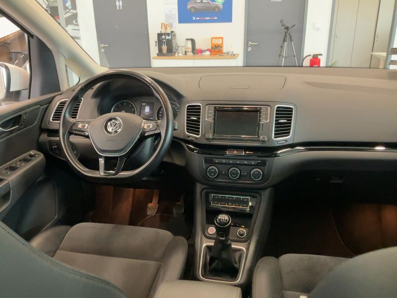 Volkswagen Sharan 1.4 TSI Highline BlueMotion Tech 2018 – снимка 17