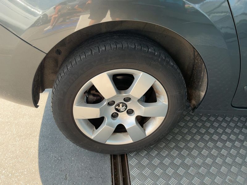 Peugeot 5008 1.6 Blue-HDi Active 2016 – снимка 9