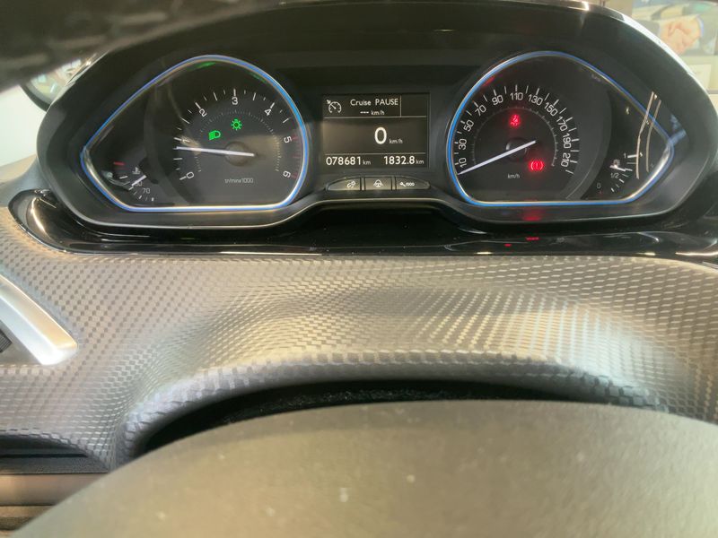 Peugeot 2008 1.6 Blue-HDi Allure 2016 – снимка 19