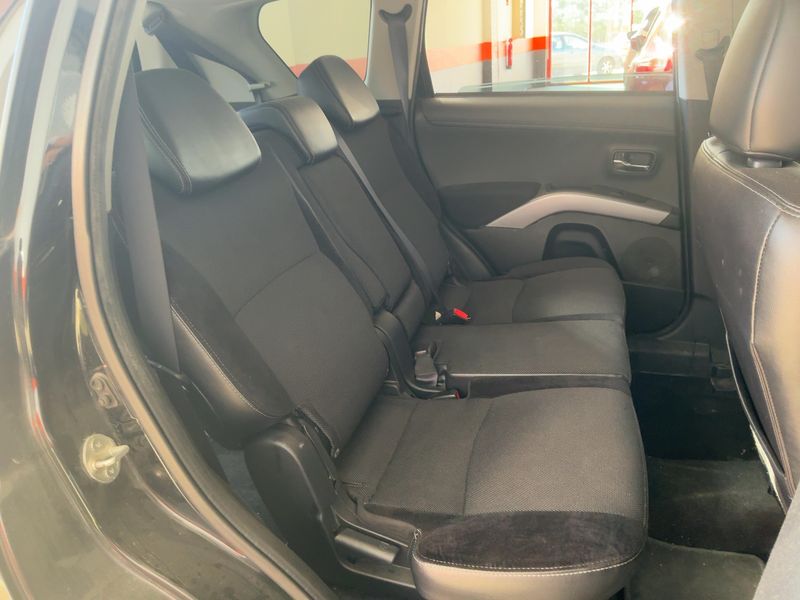 Mitsubishi Outlander 2.2 DI-D Kaiteki 4WD 2011 – снимка 19