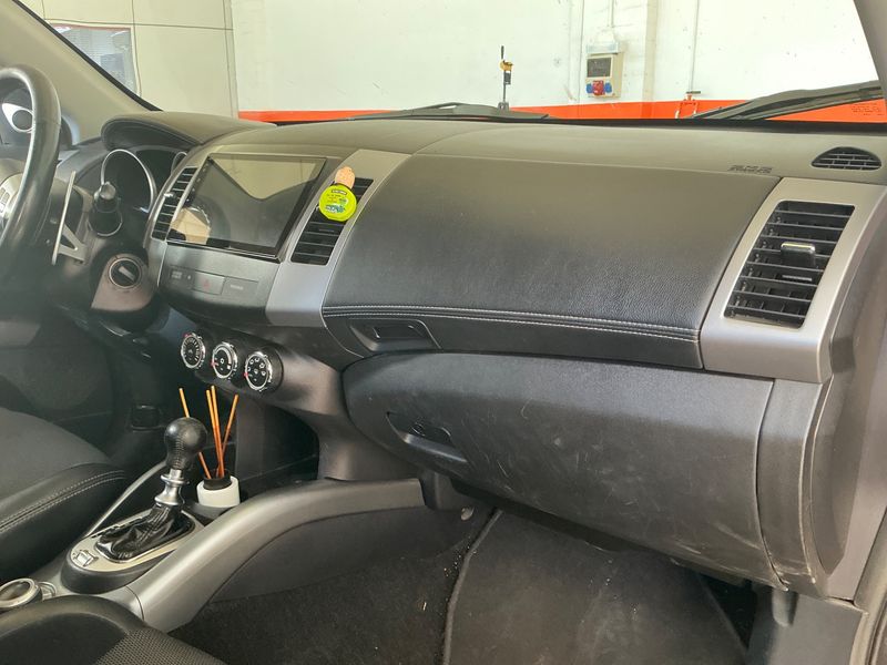 Mitsubishi Outlander 2.2 DI-D Kaiteki 4WD 2011 – снимка 26