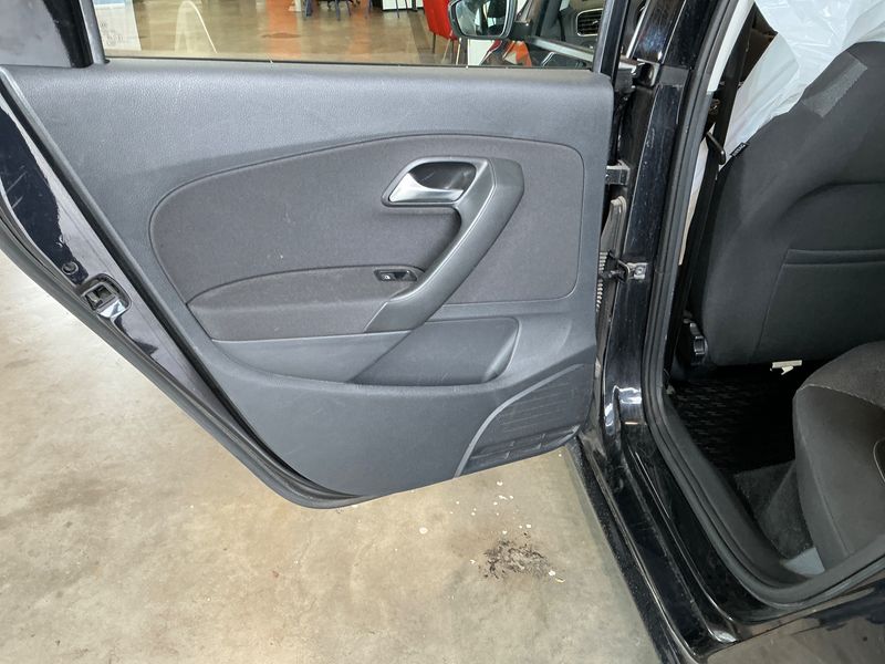 Volkswagen Polo 1.4 TDI Comfortline BlueMotion Tech 2015 – снимка 30
