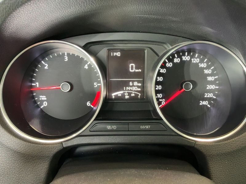 Volkswagen Polo 1.4 TDI Comfortline BlueMotion Tech 2015 – снимка 18