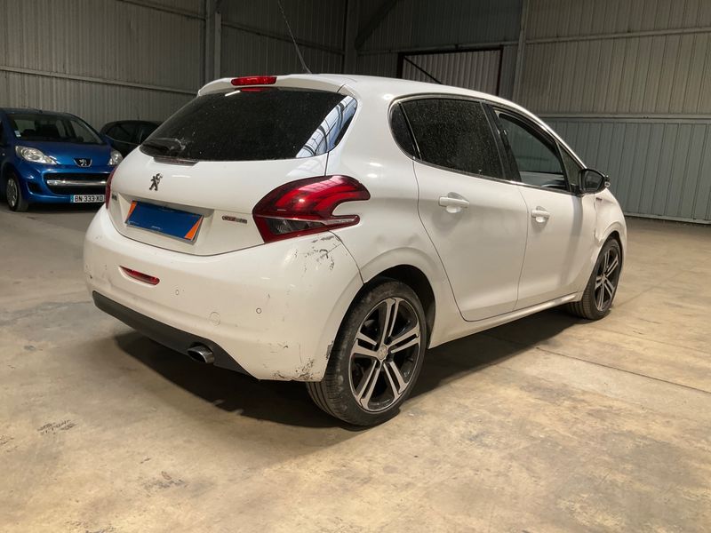 Peugeot 208 1.2 e-THP GT Line 2016 – снимка 2