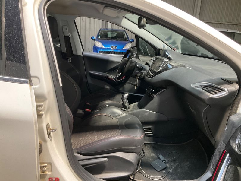 Peugeot 208 1.2 e-THP GT Line 2016 – снимка 3