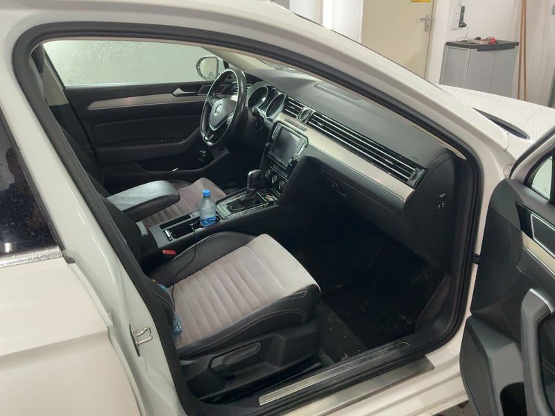 Volkswagen Passat 2.0 TDI Highline 4Motion BlueMotion Tech 2015 – снимка 16