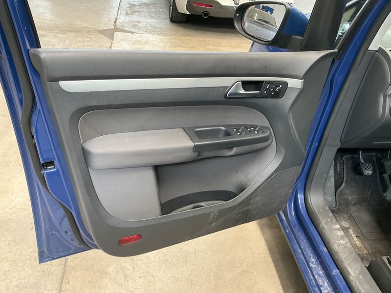 Volkswagen Touran 1.6 TDI Trendline 2011 – снимка 42