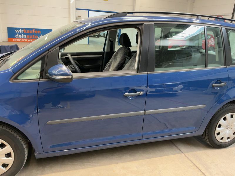 Volkswagen Touran 1.6 TDI Trendline 2011 – снимка 4