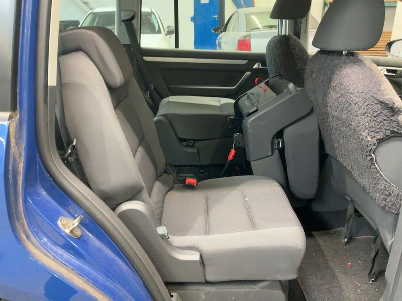 Volkswagen Touran 1.6 TDI Trendline 2011 – снимка 19
