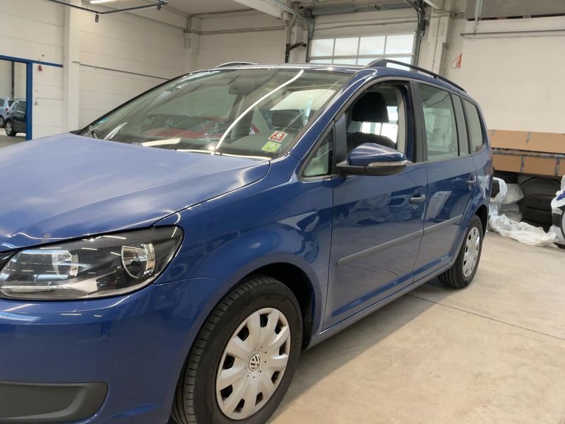 Volkswagen Touran 1.6 TDI Trendline 2011 – снимка 2