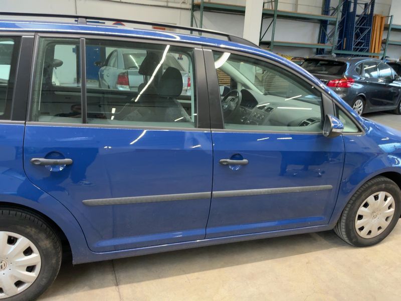 Volkswagen Touran 1.6 TDI Trendline 2011 – снимка 7