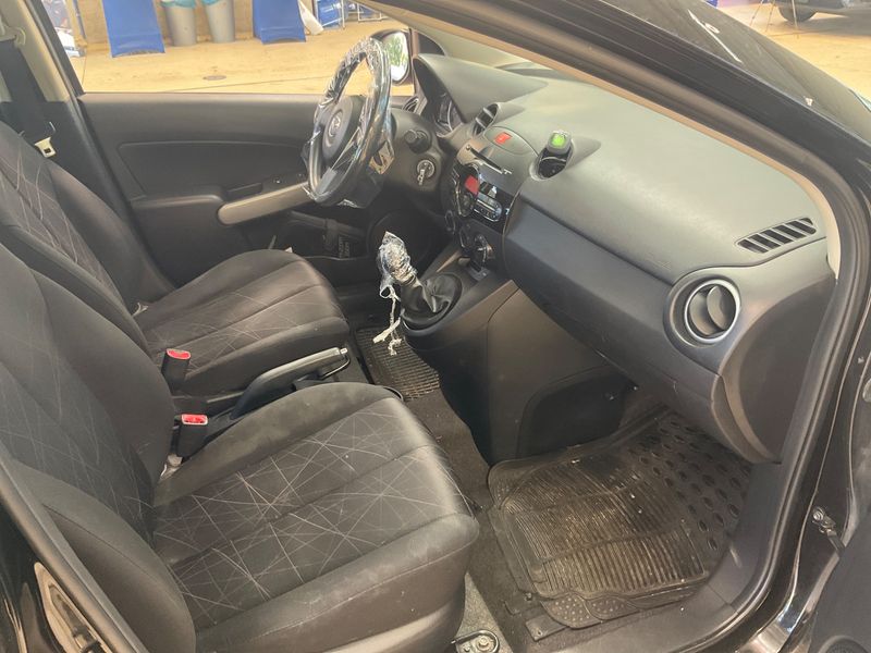 Mazda 2 1.3 CE Pro 2011 – снимка 3